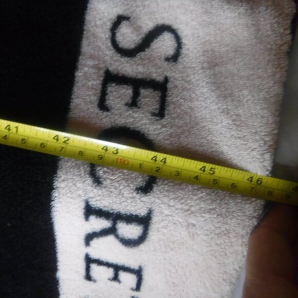 Victoria’s Secret Pink Black Logo Throw Blanket 67x48 - Picture 4 of 9